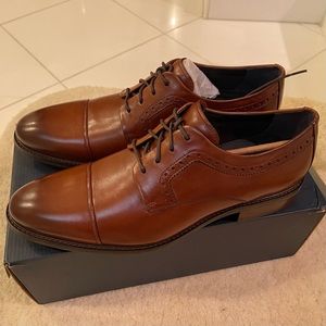 COLE HAAN Buckland Cap Oxford